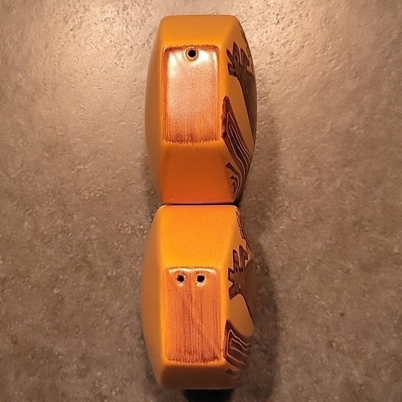 Vintage Studio Anna Australia Salt & Pepper Shakers With Hand Painted Kangaroo - Picture 2 of 10